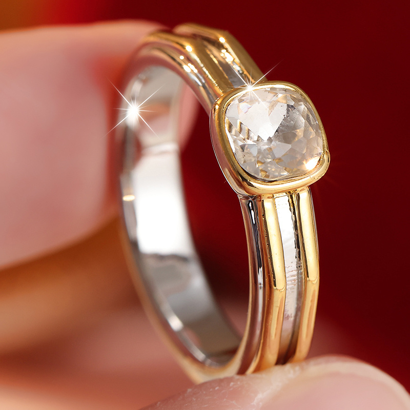 Women's Contrasting Color Square Pillow Synthetic Zirconia Ring